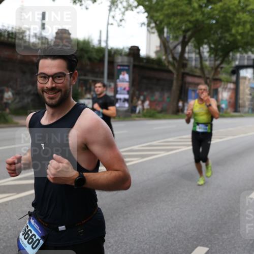 29.06.2025 - hella hamburg halbmarathon Yannick Fuchs http://msf.ph/oto/8275137 29.06.2025 10:37:13 20KM 1353, 1675, 1700, 1735, 2233, 4235, 5011, 5124, 5436, 5477, 7035, 7448, 7734, 7765, 7865, 9364, 9371, 9534, 9833, 10216, 10469, 11907, 12839, 13446, 14226, 14447, 14560, 14813, 15095, 15175, 15255, 15297, 15301, 15328, 15535, 16295, 16333, 16660, 16677, 17000, 17177, 17733, 17864, 17911, 18004, 18275, 18304, 18559, 18632, 18659, 18680 meine-sportfotos.de