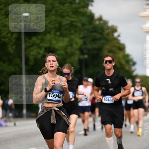 29.06.2025 - hella hamburg halbmarathon Dr. Thomas Lammeyer http://msf.ph/oto/8275182 29.06.2025 10:15:33 Kennedybrücke 1166, 1866, 1992, 2661, 4227, 5254, 5379, 5990, 5991, 7571, 8368, 9169, 9191, 10042, 10372, 10428, 11321 meine-sportfotos.de