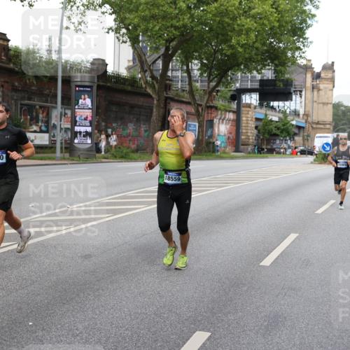 29.06.2025 - hella hamburg halbmarathon Yannick Fuchs http://msf.ph/oto/8275188 29.06.2025 10:37:14 20KM 1353, 1675, 1700, 1735, 2233, 4235, 5011, 5124, 5436, 5477, 7035, 7448, 7734, 7765, 7865, 9364, 9371, 9534, 9833, 10216, 10469, 11907, 12839, 13446, 14226, 14447, 14560, 14813, 15095, 15175, 15255, 15297, 15301, 15328, 15535, 15851, 16295, 16333, 16660, 16677, 17000, 17177, 17733, 17911, 18004, 18275, 18304, 18559, 18632, 18659, 18680, 18987 meine-sportfotos.de