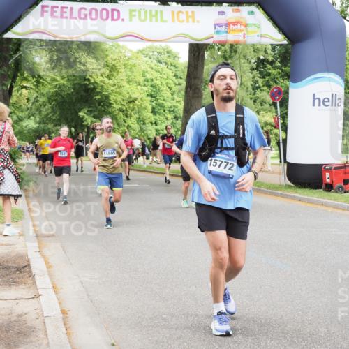 29.06.2025 - hella hamburg halbmarathon MichiJ http://msf.ph/oto/8275213 29.06.2025 10:56:45 Zwischen KM18-KM19 1830, 2359, 6871, 10297, 11595, 13237, 15038, 15772 meine-sportfotos.de