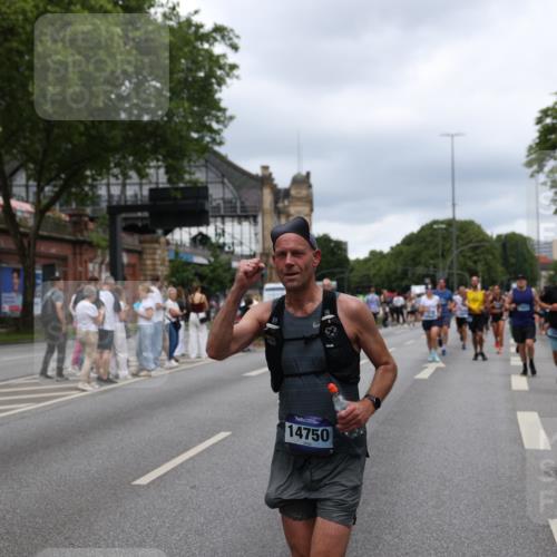 29.06.2025 - hella hamburg halbmarathon Yannick Fuchs http://msf.ph/oto/8275238 29.06.2025 10:49:22 20KM 1120, 1143, 1179, 1834, 2029, 2252, 2448, 2612, 3037, 3256, 4249, 4616, 4897, 5021, 5643, 6891, 7147, 7221, 7594, 7976, 8573, 8618, 8691, 10044, 10188, 10582, 11231, 12248, 12483, 12544, 12545, 13234, 13236, 13470, 14365, 14750, 14909, 15300, 15484, 15584, 15868, 15884, 15896, 16108, 16110, 16176, 16213, 16334, 16521, 16609, 17133, 17259, 17603, 17734, 17940, 18064, 18190, 18290, 19047 meine-sportfotos.de