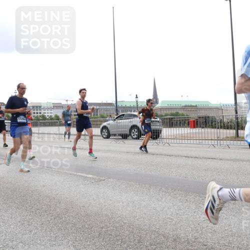 29.06.2025 - hella hamburg halbmarathon Lena Gebhardt http://msf.ph/oto/8275296 29.06.2025 10:35:00 Lombardsbrücke 1276, 1540, 1598, 4884, 1025, 1284, 1497, 1717, 1849, 2023, 2355, 2376, 2751, 3130, 3409, 3420, 3828, 4564, 4884, 5027, 5453, 5531, 6034, 6189, 6310, 6335, 6379, 6397, 6471, 6803, 6843, 7020, 7267, 7299, 7386, 7644, 7733, 7927, 8369, 8793, 9122, 9164, 9248, 9448, 9514, 10335, 10358, 10464, 10606, 10674, 11122, 11233, 11245, 11320, 11359, 11646, 11886, 12019, 12062, 12164, 12236, 12382, 12764, 15477, 16238, 16311, 16390 meine-sportfotos.de