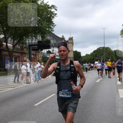 29.06.2025 - hella hamburg halbmarathon Yannick Fuchs http://msf.ph/oto/8275298 29.06.2025 10:49:22 20KM 1120, 1143, 1179, 1834, 2029, 2252, 2448, 2612, 3037, 3256, 4249, 4616, 4897, 5021, 5643, 6891, 7147, 7221, 7594, 7976, 8573, 8618, 8691, 10044, 10188, 10582, 11231, 12248, 12483, 12544, 12545, 13234, 13236, 13470, 14365, 14750, 14909, 15300, 15484, 15584, 15868, 15884, 15896, 16108, 16110, 16176, 16213, 16334, 16521, 16609, 17133, 17259, 17603, 17734, 17940, 18064, 18190, 18290, 19047 meine-sportfotos.de