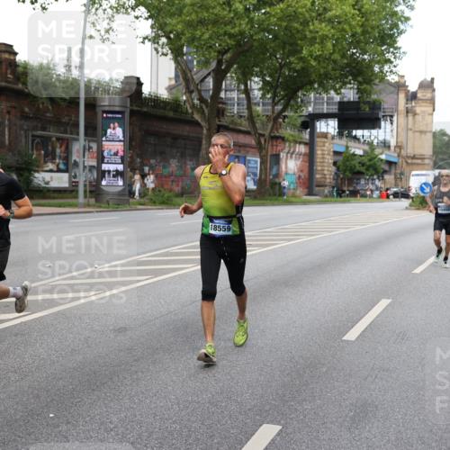 29.06.2025 - hella hamburg halbmarathon Yannick Fuchs http://msf.ph/oto/8275300 29.06.2025 10:37:14 20KM 1353, 1675, 1700, 1735, 2233, 4235, 5011, 5124, 5436, 5477, 7035, 7448, 7734, 7765, 7865, 9364, 9371, 9534, 9833, 10216, 10469, 11907, 12839, 13446, 14226, 14447, 14560, 14813, 15095, 15175, 15255, 15297, 15301, 15328, 15535, 15851, 16295, 16333, 16660, 16677, 17000, 17177, 17733, 17911, 18004, 18275, 18304, 18559, 18632, 18659, 18680, 18987 meine-sportfotos.de