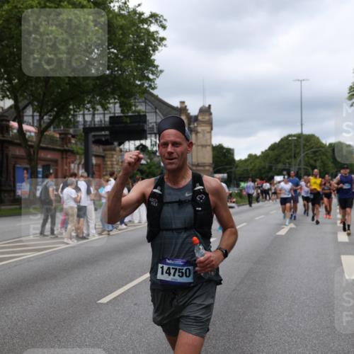 29.06.2025 - hella hamburg halbmarathon Yannick Fuchs http://msf.ph/oto/8275306 29.06.2025 10:49:23 20KM 1120, 1143, 1179, 1834, 2252, 2448, 2612, 3037, 3256, 4249, 4616, 4897, 5021, 5643, 6924, 7147, 7221, 7594, 7976, 8573, 8618, 8691, 10044, 10188, 10582, 11231, 12248, 12483, 12544, 12545, 13234, 13236, 13470, 14365, 14750, 14909, 15300, 15484, 15584, 15818, 15884, 15896, 16108, 16110, 16176, 16213, 16334, 16521, 16609, 17133, 17259, 17603, 17640, 17642, 17734, 17940, 18064, 18190, 18290, 19047 meine-sportfotos.de