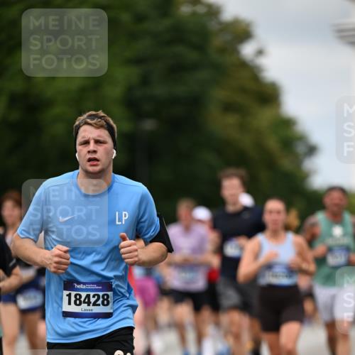 29.06.2025 - hella hamburg halbmarathon Dr. Thomas Lammeyer http://msf.ph/oto/8275357 29.06.2025 10:36:14 Kennedybrücke 1292, 1987, 2349, 2943, 3022, 3239, 3358, 3365, 3707, 3751, 3752, 3778, 4314, 4365, 4605, 4924, 5496, 5601, 5658, 5743, 6218, 7239, 7295, 7334, 7344, 7535, 7570, 7695, 7898, 8072, 8073, 8124, 8127, 8303, 8538, 8757, 9125, 9604, 10248, 10924, 11168, 11225, 11248, 11362 meine-sportfotos.de