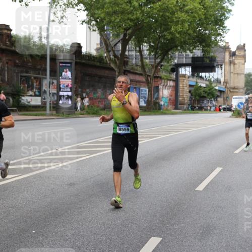 29.06.2025 - hella hamburg halbmarathon Yannick Fuchs http://msf.ph/oto/8275360 29.06.2025 10:37:14 20KM 1353, 1675, 1700, 1735, 2233, 4235, 5011, 5124, 5436, 5477, 7035, 7448, 7734, 7765, 7865, 9364, 9371, 9534, 9833, 10216, 10469, 11907, 12839, 13446, 14226, 14447, 14560, 14813, 15095, 15175, 15255, 15297, 15301, 15328, 15535, 15851, 16295, 16333, 16660, 16677, 17000, 17177, 17733, 17911, 18004, 18275, 18304, 18559, 18632, 18659, 18680, 18987 meine-sportfotos.de