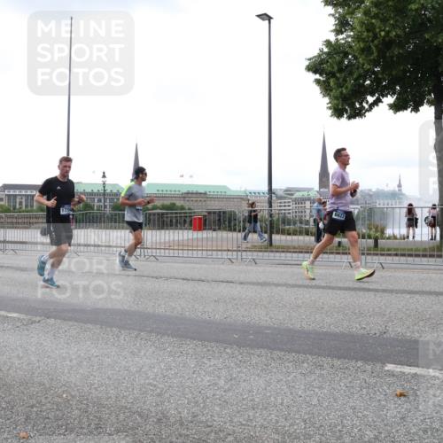 29.06.2025 - hella hamburg halbmarathon Lena Gebhardt http://msf.ph/oto/8275387 29.06.2025 10:46:25 Lombardsbrücke 1004, 1371, 1375, 1429, 1465, 1532, 1608, 1837, 1867, 1868, 2398, 2423, 2500, 2697, 2773, 2813, 2951, 3410, 3469, 3734, 4119, 4202, 4223, 4296, 4355, 4448, 4604, 5697, 5703, 5769, 5770, 5854, 5892, 6068, 6124, 6161, 6392, 7303, 7364, 7368, 7374, 7605, 7767, 7894, 7960, 7983, 8047, 8477, 8551, 8700, 9129, 9337, 9426, 9445, 9691, 10153, 10230, 11358, 11361, 11876, 11910, 12298, 12333, 12507, 12522, 13969, 14261, 15852, 16882, 16987 meine-sportfotos.de