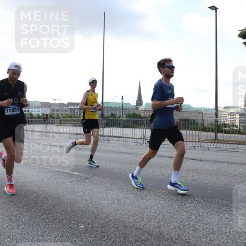 29.06.2025 - hella hamburg halbmarathon Lena Gebhardt http://msf.ph/oto/8275394 29.06.2025 09:45:19 Lombardsbrücke 634, 11857, 57, 1758, 1827, 1990, 2689, 2746, 3043, 3201, 4050, 4129, 4698, 4749, 5070, 5269, 5328, 5367, 5746, 5826, 6358, 6619, 6781, 7272, 7389, 7481, 7651, 7723, 8209, 8883, 9137, 9381, 9571, 9634, 10017, 10156, 10171, 10486, 10848, 11169, 11413, 11857, 12049, 12234, 12287, 12595, 12691, 12900, 12988, 13838, 13956, 14028, 14140, 14164, 14289, 15672, 15883, 16157, 16377, 16508, 16713, 16818, 17428 meine-sportfotos.de