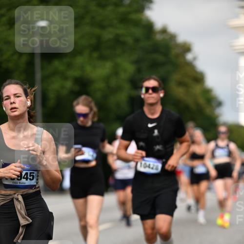 29.06.2025 - hella hamburg halbmarathon Dr. Thomas Lammeyer http://msf.ph/oto/8275437 29.06.2025 10:15:34 Kennedybrücke 1166, 1866, 1992, 2661, 4227, 5254, 5379, 5990, 5991, 7571, 8368, 9169, 9191, 10042, 10372, 10428, 11321 meine-sportfotos.de