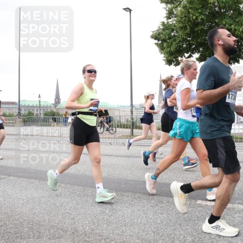 29.06.2025 - hella hamburg halbmarathon Lena Gebhardt http://msf.ph/oto/8275475 29.06.2025 10:54:39 Lombardsbrücke 3795, 1573, 173, 1198, 1762, 1822, 1949, 2084, 2244, 2532, 2566, 2586, 2632, 3002, 3364, 3761, 3795, 3857, 4191, 4192, 4720, 4971, 5157, 5185, 5216, 5309, 5392, 5500, 5514, 5727, 5817, 5882, 5933, 5993, 6023, 6279, 6839, 6982, 6987, 7498, 7670, 7874, 7946, 7986, 8012, 8186, 8801, 8803, 9130, 9521, 9596, 10207, 10331, 10471, 11033, 11226, 11287, 11354, 11567, 11569, 11785, 12240, 12268, 12270, 12930, 13272, 13283, 13944, 13945 meine-sportfotos.de