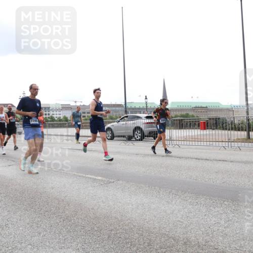 29.06.2025 - hella hamburg halbmarathon Lena Gebhardt http://msf.ph/oto/8275485 29.06.2025 10:35:01 Lombardsbrücke 12764, 154, 1598, 1025, 1284, 1497, 1717, 1849, 2355, 2376, 2751, 3130, 3409, 3420, 3828, 4564, 4884, 5027, 5453, 5531, 6034, 6189, 6310, 6335, 6379, 6397, 6471, 6803, 6843, 7020, 7267, 7299, 7386, 7733, 7927, 8369, 8793, 9122, 9164, 9248, 9448, 9514, 10335, 10358, 10464, 10606, 10674, 11122, 11233, 11245, 11320, 11359, 11565, 11646, 11886, 12019, 12062, 12164, 12236, 12382, 12764, 15477, 16238, 16311, 16390 meine-sportfotos.de