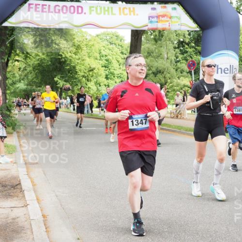 29.06.2025 - hella hamburg halbmarathon MichiJ http://msf.ph/oto/8275549 29.06.2025 10:56:48 Zwischen KM18-KM19 1347, 11542, 11595, 12658, 13237, 13818, 15037, 15038, 15772 meine-sportfotos.de