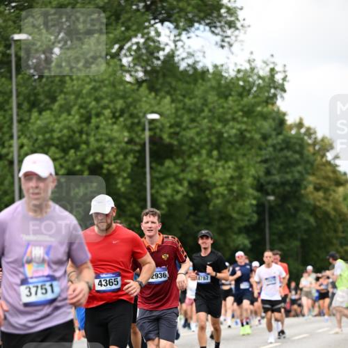 29.06.2025 - hella hamburg halbmarathon Dr. Thomas Lammeyer http://msf.ph/oto/8275550 29.06.2025 10:36:22 Kennedybrücke 1292, 1640, 1987, 2349, 2943, 3022, 3239, 3365, 3707, 3751, 3752, 3778, 4314, 4365, 4605, 4857, 4924, 5601, 5658, 5743, 5783, 5941, 6218, 6228, 6252, 6312, 6315, 7239, 7344, 7468, 7535, 7570, 7695, 8072, 8073, 8124, 8127, 8303, 8625, 9125, 9206, 9604, 10013, 10111, 10248, 10354, 10828, 10924, 11168, 11205, 11225, 11248, 11362 meine-sportfotos.de