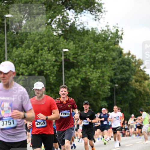 29.06.2025 - hella hamburg halbmarathon Dr. Thomas Lammeyer http://msf.ph/oto/8275579 29.06.2025 10:36:22 Kennedybrücke 1292, 1640, 1987, 2349, 2943, 3022, 3239, 3365, 3707, 3751, 3752, 3778, 4314, 4365, 4605, 4857, 4924, 5601, 5658, 5743, 5783, 5941, 6218, 6228, 6252, 6312, 6315, 7239, 7344, 7468, 7535, 7570, 7695, 8072, 8073, 8124, 8127, 8303, 8625, 9125, 9206, 9604, 10013, 10111, 10248, 10354, 10828, 10924, 11168, 11205, 11225, 11248, 11362 meine-sportfotos.de