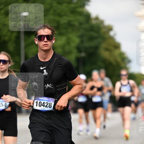 29.06.2025 - hella hamburg halbmarathon Dr. Thomas Lammeyer http://msf.ph/oto/8275619 29.06.2025 10:15:35 Kennedybrücke 1062, 1166, 1866, 1992, 2661, 4227, 5254, 5379, 5990, 5991, 7571, 8368, 9169, 9191, 10042, 10428, 11321 meine-sportfotos.de