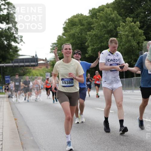 29.06.2025 - hella hamburg halbmarathon Jannik Wohlers http://msf.ph/oto/8275628 29.06.2025 10:34:24 Lombardsbrücke 1025, 2355, 3130, 3420, 4884, 5453, 6310, 6335, 6379, 6843, 7020, 7299, 7386, 7733, 8369, 8793, 9122, 9164, 9248, 9448, 9514, 10335, 10464, 10606, 10674, 11122, 11245, 11646, 12019, 12164, 12236, 12382, 12764, 13311, 13416, 13471, 13473, 14273, 14527, 15310, 15380, 15477, 15984, 16311, 16471, 17412, 18892 meine-sportfotos.de