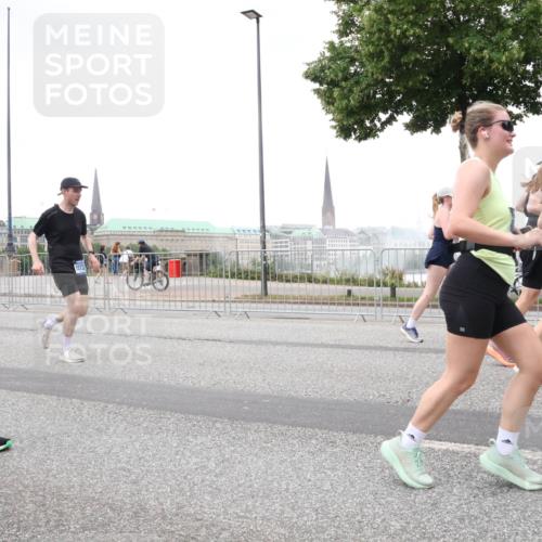 29.06.2025 - hella hamburg halbmarathon Lena Gebhardt http://msf.ph/oto/8275634 29.06.2025 10:54:40 Lombardsbrücke 13257, 185, 1573, 1198, 1762, 1822, 1949, 2084, 2244, 2532, 2566, 2586, 2632, 3002, 3364, 3761, 3795, 3857, 4191, 4192, 4720, 4971, 5157, 5185, 5216, 5309, 5392, 5500, 5514, 5727, 5817, 5882, 5933, 5993, 6023, 6279, 6839, 6982, 6987, 7498, 7670, 7874, 7946, 7986, 8012, 8186, 8801, 8803, 9130, 9521, 9596, 10207, 10331, 10471, 11033, 11226, 11287, 11354, 11567, 11569, 11785, 12240, 12268, 12270, 12930, 13272, 13283, 13944, 13945 meine-sportfotos.de