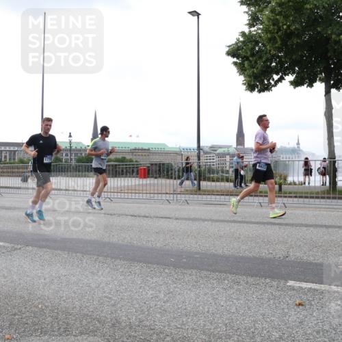29.06.2025 - hella hamburg halbmarathon Lena Gebhardt http://msf.ph/oto/8275637 29.06.2025 10:46:25 Lombardsbrücke 1004, 1371, 1375, 1429, 1465, 1532, 1608, 1837, 1867, 1868, 2398, 2423, 2500, 2697, 2773, 2813, 2951, 3410, 3469, 3734, 4119, 4202, 4223, 4296, 4355, 4448, 4604, 5697, 5703, 5769, 5770, 5854, 5892, 6068, 6124, 6161, 6392, 7303, 7364, 7368, 7374, 7605, 7767, 7894, 7960, 7983, 8047, 8477, 8551, 8700, 9129, 9337, 9426, 9445, 9691, 10153, 10230, 11358, 11361, 11876, 11910, 12298, 12333, 12507, 12522, 13969, 14261, 15852, 16882, 16987 meine-sportfotos.de