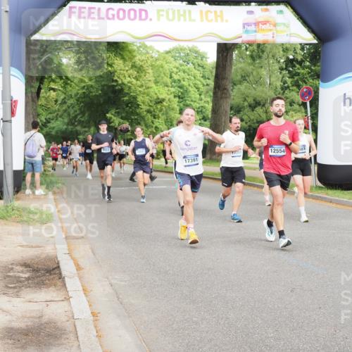 29.06.2025 - hella hamburg halbmarathon MichiJ http://msf.ph/oto/8275672 29.06.2025 10:31:38 Zwischen KM18-KM19 1735, 4318, 4425, 8664, 10493, 12153, 12554, 12623, 14226, 15383, 15706, 15851, 16338, 17391, 18689 meine-sportfotos.de