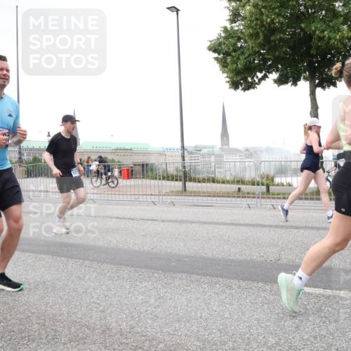29.06.2025 - hella hamburg halbmarathon Lena Gebhardt http://msf.ph/oto/8275703 29.06.2025 10:54:40 Lombardsbrücke 13257, 795, 1198, 1762, 1822, 1949, 2084, 2244, 2532, 2566, 2586, 2632, 3002, 3364, 3761, 3795, 3857, 4191, 4192, 4720, 4971, 5157, 5185, 5216, 5309, 5392, 5500, 5514, 5727, 5817, 5882, 5933, 5993, 6023, 6279, 6839, 6982, 6987, 7498, 7670, 7874, 7946, 7986, 8012, 8186, 8801, 8803, 9130, 9521, 9596, 10207, 10331, 10471, 11033, 11226, 11287, 11354, 11567, 11569, 11785, 12240, 12268, 12270, 12930, 13272, 13283, 13944, 13945 meine-sportfotos.de