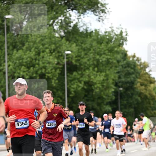 29.06.2025 - hella hamburg halbmarathon Dr. Thomas Lammeyer http://msf.ph/oto/8275715 29.06.2025 10:36:23 Kennedybrücke 1292, 1640, 1987, 2349, 2943, 3022, 3239, 3365, 3707, 3751, 3752, 3778, 4314, 4365, 4605, 4857, 4924, 5601, 5658, 5743, 5783, 5941, 6218, 6228, 6252, 6312, 6315, 7239, 7344, 7468, 7535, 7570, 7695, 8072, 8073, 8124, 8127, 8303, 8625, 9125, 9206, 9604, 10013, 10111, 10248, 10354, 10828, 10924, 11168, 11205, 11225, 11248, 11362 meine-sportfotos.de