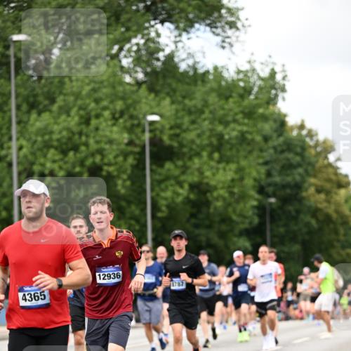 29.06.2025 - hella hamburg halbmarathon Dr. Thomas Lammeyer http://msf.ph/oto/8275756 29.06.2025 10:36:23 Kennedybrücke 1292, 1640, 1987, 2349, 2943, 3022, 3239, 3365, 3707, 3751, 3752, 3778, 4314, 4365, 4605, 4857, 4924, 5601, 5658, 5743, 5783, 5941, 6218, 6228, 6252, 6312, 6315, 7239, 7344, 7468, 7535, 7570, 7695, 8072, 8073, 8124, 8127, 8303, 8625, 9125, 9206, 9604, 10013, 10111, 10248, 10354, 10828, 10924, 11168, 11205, 11225, 11248, 11362 meine-sportfotos.de