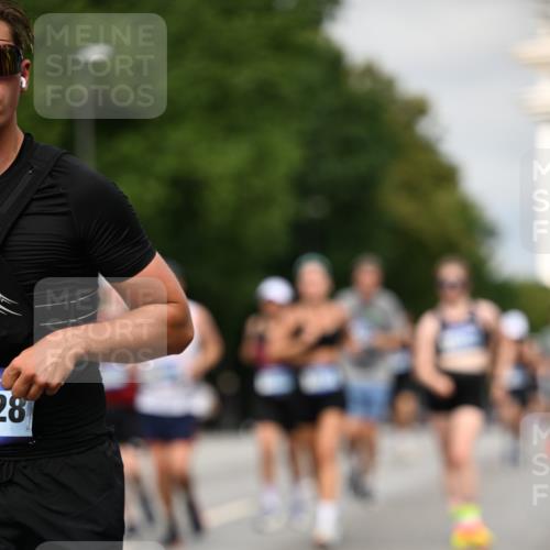 29.06.2025 - hella hamburg halbmarathon Dr. Thomas Lammeyer http://msf.ph/oto/8275770 29.06.2025 10:15:36 Kennedybrücke 1062, 1166, 1866, 1992, 2661, 4227, 5254, 5379, 5990, 5991, 7474, 7571, 8368, 9169, 9191, 10042, 10428, 11321 meine-sportfotos.de