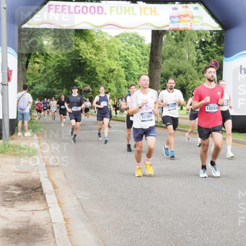 29.06.2025 - hella hamburg halbmarathon MichiJ http://msf.ph/oto/8275787 29.06.2025 10:31:39 Zwischen KM18-KM19 3928, 4318, 4425, 8664, 10493, 12153, 12554, 12623, 14226, 15383, 15706, 15851, 16338, 17391, 18689 meine-sportfotos.de