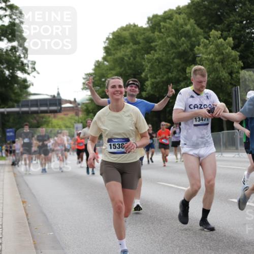 29.06.2025 - hella hamburg halbmarathon Jannik Wohlers http://msf.ph/oto/8275791 29.06.2025 10:34:24 Lombardsbrücke 1025, 2355, 3130, 3420, 4884, 5453, 6310, 6335, 6379, 6843, 7020, 7299, 7386, 7733, 8369, 8793, 9122, 9164, 9248, 9448, 9514, 10335, 10464, 10606, 10674, 11122, 11245, 11646, 12019, 12164, 12236, 12382, 12764, 13311, 13416, 13471, 13473, 14273, 14527, 15310, 15380, 15477, 15984, 16311, 16471, 17412, 18892 meine-sportfotos.de