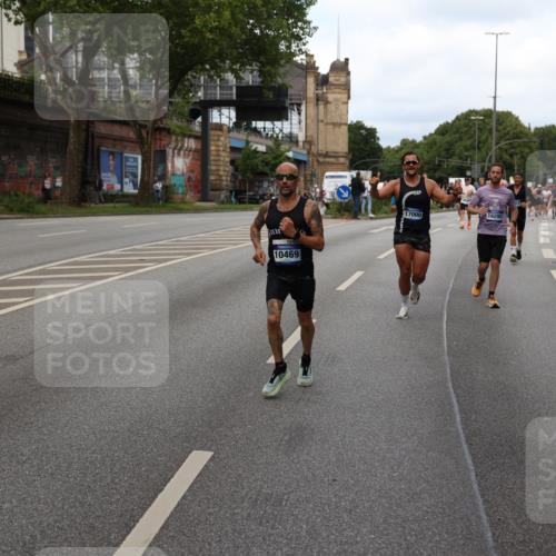 29.06.2025 - hella hamburg halbmarathon Yannick Fuchs http://msf.ph/oto/8275797 29.06.2025 10:37:16 20KM 1353, 1675, 1700, 1735, 2233, 2653, 4235, 5011, 5124, 5477, 7035, 7448, 7734, 7865, 9364, 9371, 9534, 9833, 10216, 10469, 11907, 12839, 14226, 14447, 14560, 14813, 15095, 15255, 15297, 15301, 15328, 15535, 15851, 16295, 16333, 16677, 17000, 17177, 17733, 17911, 18004, 18275, 18304, 18559, 18632, 18659, 18680, 18987 meine-sportfotos.de