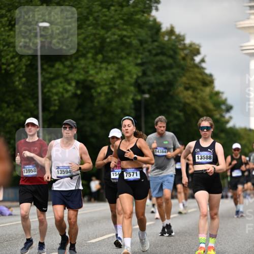 29.06.2025 - hella hamburg halbmarathon Dr. Thomas Lammeyer http://msf.ph/oto/8275808 29.06.2025 10:15:36 Kennedybrücke 1062, 1166, 1866, 1992, 2661, 4227, 5254, 5379, 5990, 5991, 7474, 7571, 8368, 9169, 9191, 10042, 10428, 11321 meine-sportfotos.de
