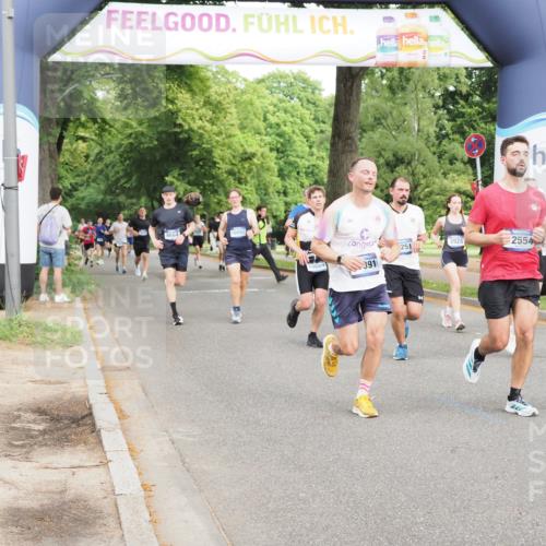 29.06.2025 - hella hamburg halbmarathon MichiJ http://msf.ph/oto/8275858 29.06.2025 10:31:39 Zwischen KM18-KM19 3928, 4318, 4425, 8664, 10493, 12153, 12554, 12623, 14226, 15383, 15706, 15851, 16338, 17391, 18689 meine-sportfotos.de