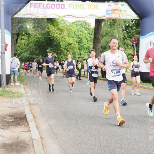29.06.2025 - hella hamburg halbmarathon MichiJ http://msf.ph/oto/8275883 29.06.2025 10:31:39 Zwischen KM18-KM19 3928, 4318, 4425, 8664, 10493, 12153, 12554, 12623, 14226, 15383, 15706, 15851, 16338, 17391, 18689 meine-sportfotos.de