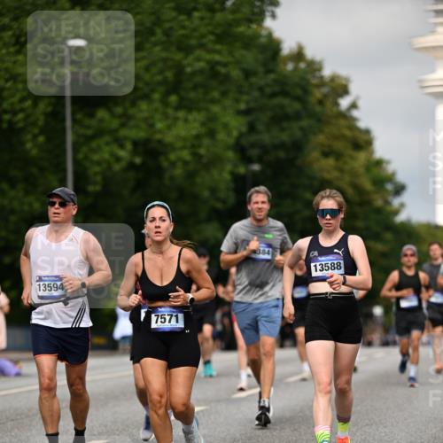 29.06.2025 - hella hamburg halbmarathon Dr. Thomas Lammeyer http://msf.ph/oto/8275919 29.06.2025 10:15:37 Kennedybrücke 1062, 1166, 1992, 2661, 4227, 5254, 5990, 5991, 7474, 7571, 8368, 9169, 9191, 10042, 10428 meine-sportfotos.de