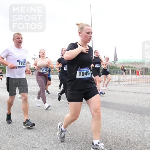 29.06.2025 - hella hamburg halbmarathon Lena Gebhardt http://msf.ph/oto/8275939 29.06.2025 10:54:41 Lombardsbrücke 14386, 4971, 1762, 5216, 62, 1949, 13257, 1198, 1762, 1822, 1949, 2084, 2244, 2532, 2566, 2586, 2632, 3002, 3364, 3761, 3795, 3857, 4191, 4192, 4720, 4971, 5157, 5185, 5216, 5309, 5392, 5500, 5514, 5727, 5882, 5933, 5993, 6023, 6279, 6839, 6982, 6987, 7498, 7670, 7874, 7946, 7986, 8012, 8186, 8801, 8803, 9130, 9521, 9596, 10207, 10331, 10471, 11033, 11226, 11287, 11354, 11567, 11569, 11785, 12240, 12268, 12270, 12930, 13272, 13283, 13944, 13945, 13979, 13980 meine-sportfotos.de