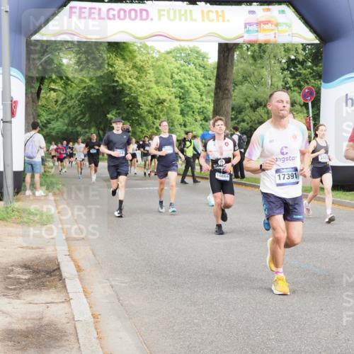 29.06.2025 - hella hamburg halbmarathon MichiJ http://msf.ph/oto/8275951 29.06.2025 10:31:39 Zwischen KM18-KM19 3928, 4318, 4425, 8664, 10493, 12153, 12554, 12623, 14226, 15383, 15706, 15851, 16338, 17391, 18689 meine-sportfotos.de