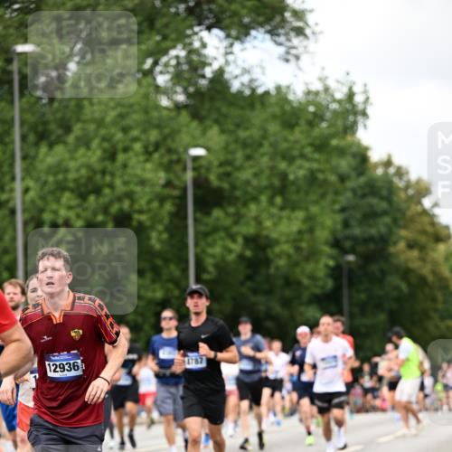29.06.2025 - hella hamburg halbmarathon Dr. Thomas Lammeyer http://msf.ph/oto/8275960 29.06.2025 10:36:23 Kennedybrücke 1292, 1640, 1987, 2349, 2943, 3022, 3239, 3365, 3707, 3751, 3752, 3778, 4314, 4365, 4605, 4857, 4924, 5601, 5658, 5743, 5783, 5941, 6218, 6228, 6252, 6312, 6315, 7239, 7344, 7468, 7535, 7570, 7695, 8072, 8073, 8124, 8127, 8303, 8625, 9125, 9206, 9604, 10013, 10111, 10248, 10354, 10828, 10924, 11168, 11205, 11225, 11248, 11362 meine-sportfotos.de