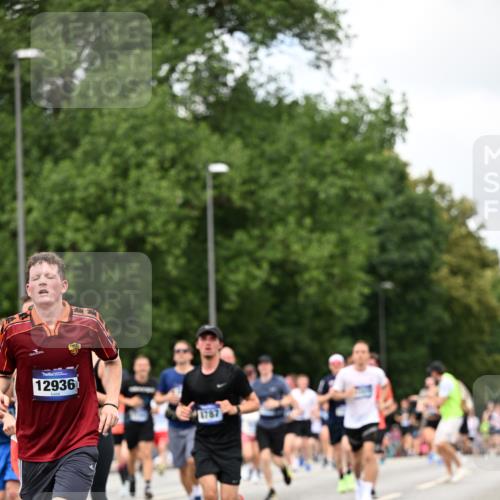 29.06.2025 - hella hamburg halbmarathon Dr. Thomas Lammeyer http://msf.ph/oto/8275987 29.06.2025 10:36:24 Kennedybrücke 1292, 1640, 1987, 2349, 2943, 3022, 3239, 3365, 3707, 3751, 3752, 3778, 4314, 4365, 4605, 4857, 4924, 5601, 5658, 5743, 5783, 5941, 6218, 6228, 6252, 6312, 6315, 7239, 7344, 7468, 7535, 7570, 7695, 8072, 8073, 8124, 8127, 8303, 8625, 9125, 9206, 9604, 10013, 10111, 10248, 10354, 10828, 10924, 11168, 11205, 11225, 11248, 11362 meine-sportfotos.de