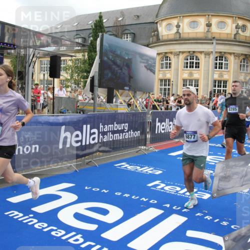 29.06.2025 - hella hamburg halbmarathon Michael Strokosch http://msf.ph/oto/8276006 29.06.2025 10:53:51 Ziel 1422, 1706, 1870, 2082, 2518, 5607, 6260, 6877, 7177, 8285, 8335, 9922, 10529, 10891, 12413, 14026, 14702, 14818, 15502, 16538, 17740, 18249, 18418, 18487, 18514, 18759, 18915, 19177 meine-sportfotos.de