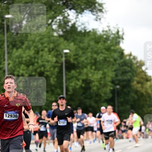 29.06.2025 - hella hamburg halbmarathon Dr. Thomas Lammeyer http://msf.ph/oto/8276007 29.06.2025 10:36:24 Kennedybrücke 1292, 1640, 1987, 2349, 2943, 3022, 3239, 3365, 3707, 3751, 3752, 3778, 4314, 4365, 4605, 4857, 4924, 5601, 5658, 5743, 5783, 5941, 6218, 6228, 6252, 6312, 6315, 7239, 7344, 7468, 7535, 7570, 7695, 8072, 8073, 8124, 8127, 8303, 8625, 9125, 9206, 9604, 10013, 10111, 10248, 10354, 10828, 10924, 11168, 11205, 11225, 11248, 11362 meine-sportfotos.de