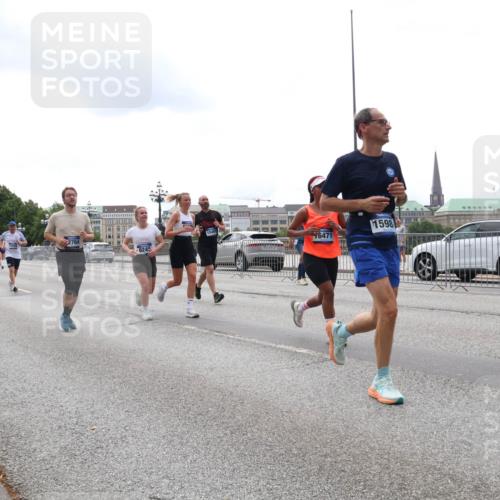 29.06.2025 - hella hamburg halbmarathon Lena Gebhardt http://msf.ph/oto/8276012 29.06.2025 10:35:02 Lombardsbrücke 1598, 2764, 6471, 9249, 138, 1025, 1284, 1497, 1717, 1849, 2355, 2376, 2751, 3130, 3409, 3420, 3828, 3958, 4564, 4884, 5027, 5453, 5531, 6029, 6034, 6189, 6310, 6335, 6379, 6397, 6471, 6803, 6843, 7020, 7267, 7299, 7386, 7733, 7927, 8369, 8793, 9122, 9164, 9248, 9448, 9514, 10335, 10358, 10464, 10531, 10606, 10674, 11122, 11233, 11245, 11320, 11359, 11565, 11646, 11886, 12019, 12062, 12164, 12236, 12382, 12764, 15477, 16311, 16390 meine-sportfotos.de