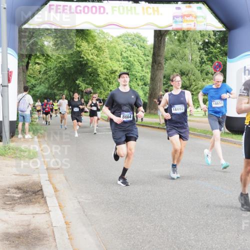 29.06.2025 - hella hamburg halbmarathon MichiJ http://msf.ph/oto/8276019 29.06.2025 10:31:41 Zwischen KM18-KM19 3928, 4425, 8664, 10669, 12554, 12623, 14226, 15383, 15851, 16697, 17251, 17391, 18650, 18689 meine-sportfotos.de