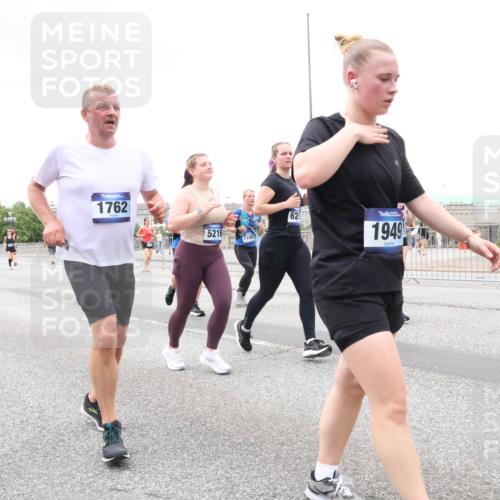 29.06.2025 - hella hamburg halbmarathon Lena Gebhardt http://msf.ph/oto/8276028 29.06.2025 10:54:41 Lombardsbrücke 14386, 4971, 1762, 5216, 11567, 62, 1949, 1198, 1762, 1822, 1949, 2084, 2244, 2532, 2566, 2586, 2632, 3002, 3364, 3761, 3795, 3857, 4191, 4192, 4720, 4971, 5157, 5185, 5216, 5309, 5392, 5500, 5514, 5727, 5882, 5933, 5993, 6023, 6279, 6839, 6982, 6987, 7498, 7670, 7874, 7946, 7986, 8012, 8186, 8801, 8803, 9130, 9521, 9596, 10207, 10331, 10471, 11033, 11226, 11287, 11354, 11567, 11569, 11785, 12240, 12268, 12270, 12930, 13272, 13283, 13944, 13945, 13979, 13980 meine-sportfotos.de