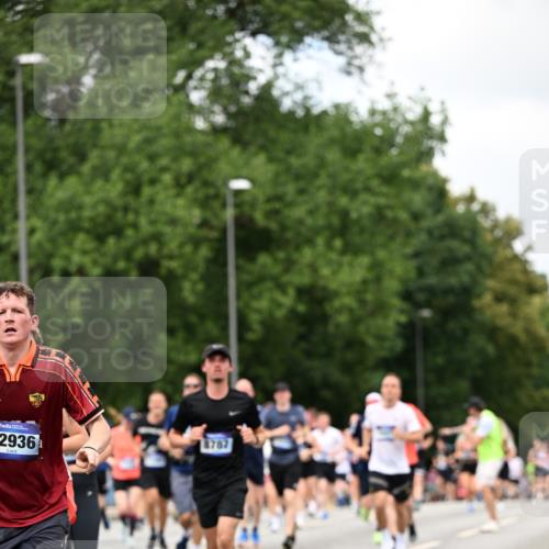 29.06.2025 - hella hamburg halbmarathon Dr. Thomas Lammeyer http://msf.ph/oto/8276031 29.06.2025 10:36:24 Kennedybrücke 1292, 1640, 1987, 2349, 2943, 3022, 3239, 3365, 3707, 3751, 3752, 3778, 4314, 4365, 4605, 4857, 4924, 5601, 5658, 5743, 5783, 5941, 6218, 6228, 6252, 6312, 6315, 7239, 7344, 7468, 7535, 7570, 7695, 8072, 8073, 8124, 8127, 8303, 8625, 9125, 9206, 9604, 10013, 10111, 10248, 10354, 10828, 10924, 11168, 11205, 11225, 11248, 11362 meine-sportfotos.de