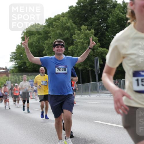 29.06.2025 - hella hamburg halbmarathon Jannik Wohlers http://msf.ph/oto/8276056 29.06.2025 10:34:25 Lombardsbrücke 1025, 2355, 3130, 3420, 4884, 5453, 6310, 6335, 6379, 6843, 7020, 7299, 7386, 8369, 8793, 9122, 9164, 9248, 9448, 9514, 10335, 10464, 10606, 11122, 11245, 11646, 12019, 12164, 12236, 12382, 12555, 12764, 13311, 13416, 13471, 13473, 14273, 14527, 15310, 15380, 15477, 15984, 16311, 16471, 17412, 18892 meine-sportfotos.de