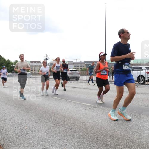 29.06.2025 - hella hamburg halbmarathon Lena Gebhardt http://msf.ph/oto/8276071 29.06.2025 10:35:02 Lombardsbrücke 10609, 12764, 16471, 1598, 1025, 1284, 1497, 1717, 1849, 2355, 2376, 2751, 3130, 3409, 3420, 3828, 3958, 4564, 4884, 5027, 5453, 5531, 6029, 6034, 6189, 6310, 6335, 6379, 6397, 6471, 6803, 6843, 7020, 7267, 7299, 7386, 7733, 7927, 8369, 8793, 9122, 9164, 9248, 9448, 9514, 10335, 10358, 10464, 10531, 10606, 10674, 11122, 11233, 11245, 11320, 11359, 11565, 11646, 11886, 12019, 12062, 12164, 12236, 12382, 12764, 15477, 16311, 16390 meine-sportfotos.de