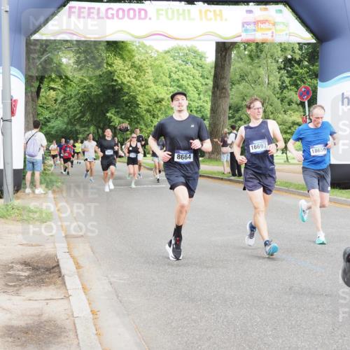 29.06.2025 - hella hamburg halbmarathon MichiJ http://msf.ph/oto/8276085 29.06.2025 10:31:41 Zwischen KM18-KM19 3928, 4425, 8664, 10669, 12554, 12623, 14226, 15383, 15851, 16697, 17251, 17391, 18650, 18689 meine-sportfotos.de