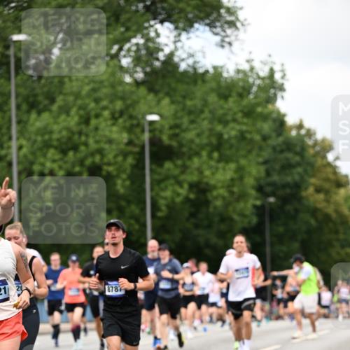29.06.2025 - hella hamburg halbmarathon Dr. Thomas Lammeyer http://msf.ph/oto/8276086 29.06.2025 10:36:24 Kennedybrücke 1292, 1640, 1987, 2349, 2943, 3022, 3239, 3365, 3707, 3751, 3752, 3778, 4314, 4365, 4605, 4857, 4924, 5601, 5658, 5743, 5783, 5941, 6218, 6228, 6252, 6312, 6315, 7239, 7344, 7468, 7535, 7570, 7695, 8072, 8073, 8124, 8127, 8303, 8625, 9125, 9206, 9604, 10013, 10111, 10248, 10354, 10828, 10924, 11168, 11205, 11225, 11248, 11362 meine-sportfotos.de