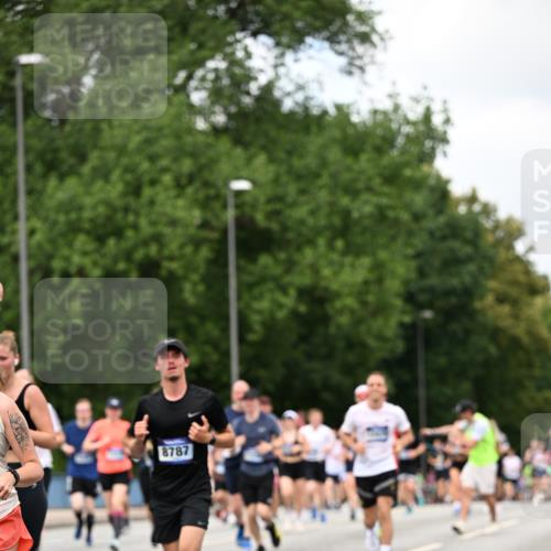 29.06.2025 - hella hamburg halbmarathon Dr. Thomas Lammeyer http://msf.ph/oto/8276092 29.06.2025 10:36:24 Kennedybrücke 1292, 1640, 1987, 2349, 2943, 3022, 3239, 3365, 3707, 3751, 3752, 3778, 4314, 4365, 4605, 4857, 4924, 5601, 5658, 5743, 5783, 5941, 6218, 6228, 6252, 6312, 6315, 7239, 7344, 7468, 7535, 7570, 7695, 8072, 8073, 8124, 8127, 8303, 8625, 9125, 9206, 9604, 10013, 10111, 10248, 10354, 10828, 10924, 11168, 11205, 11225, 11248, 11362 meine-sportfotos.de